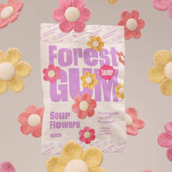 Eine Packung Forest Gum Sour Flowers, Vegane saure Fruchtgummis umgeben von schwebenden Fruchtgummi Blumen