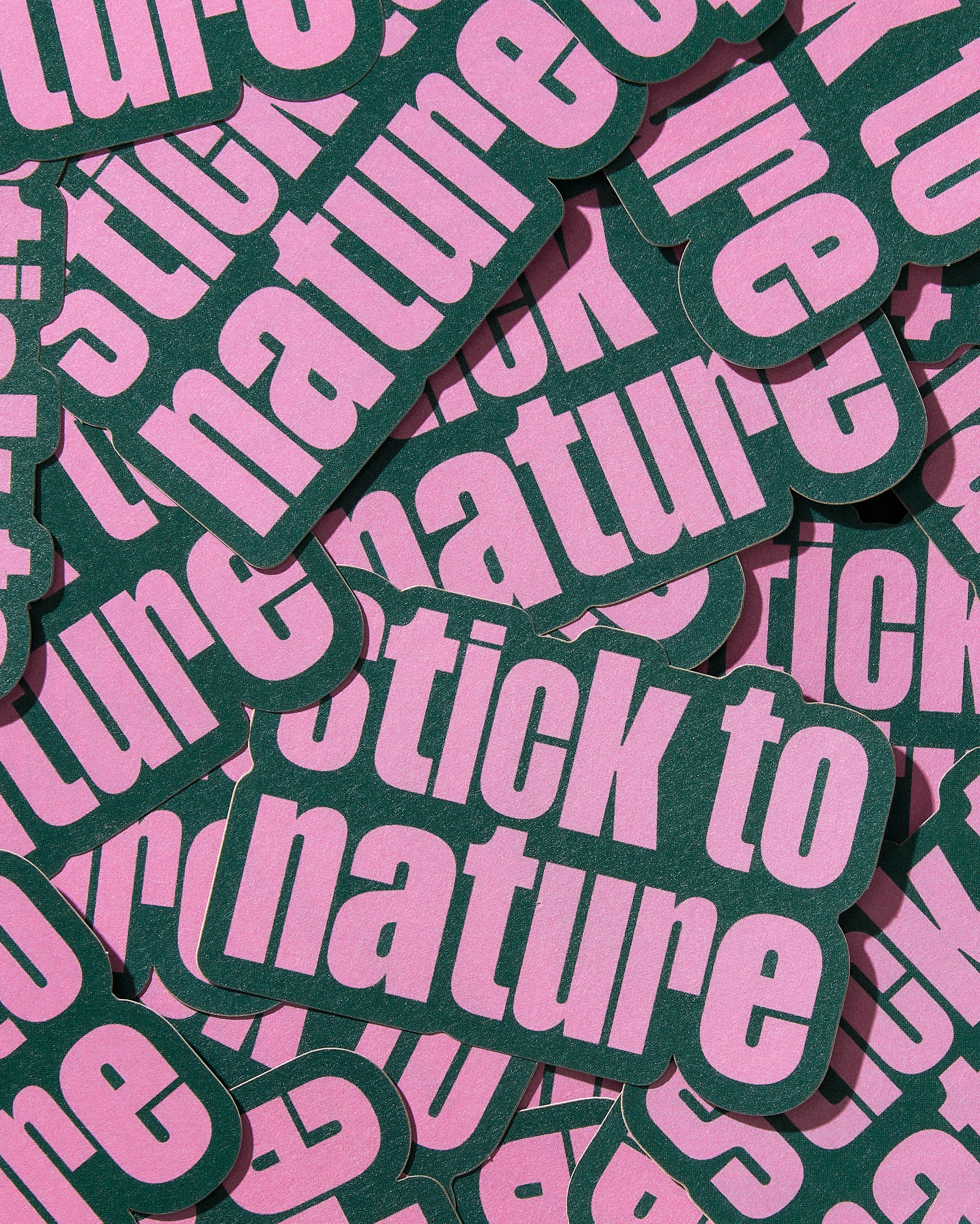 Sticker mit der schrift stick to nature